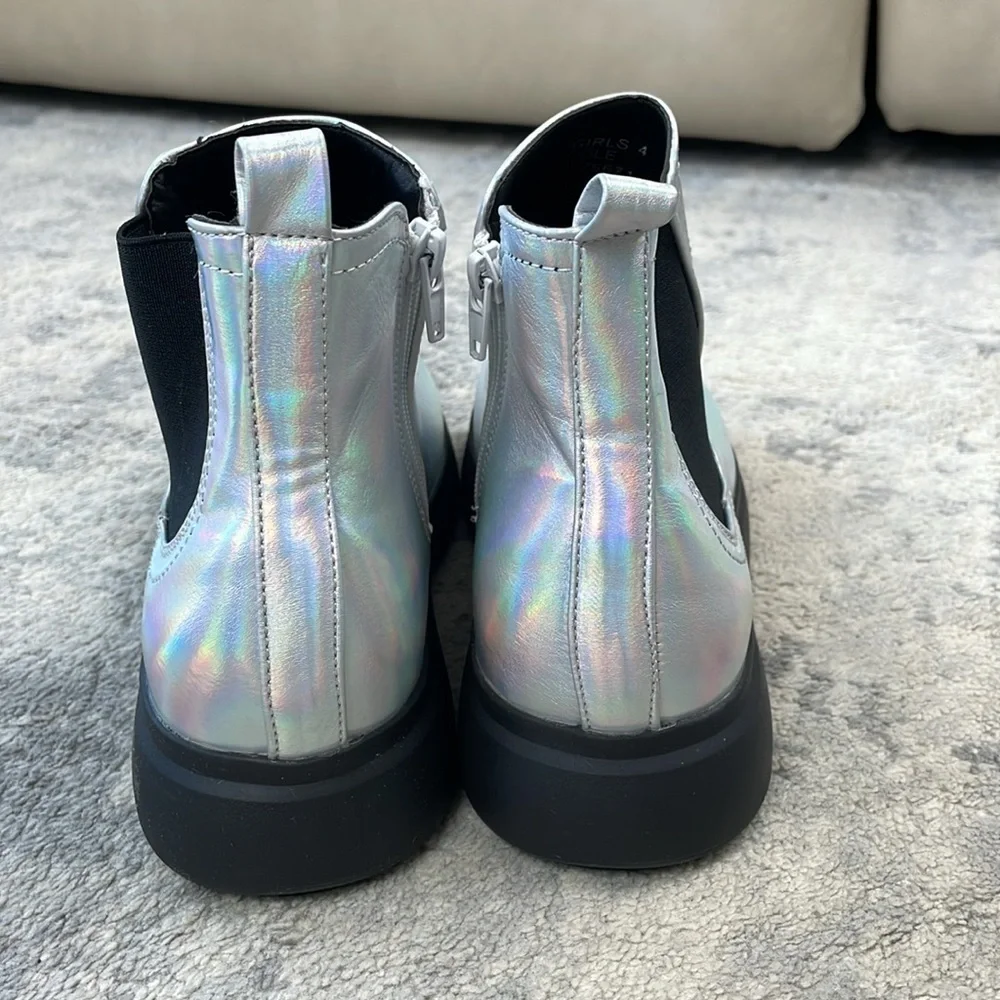 New DV Dolce Vita Cole Ankle Boots Iridescent Metallic Moon Boots Sz 4